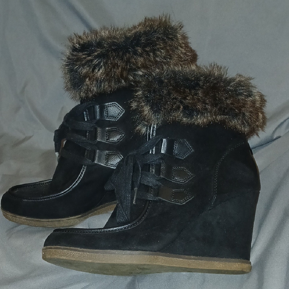 Women's MERONA Black Faux Fur Wedge Boots Size 7.5
